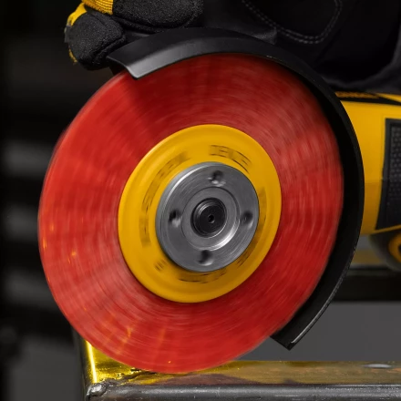 Щетка для УШМ, Denzel 125 мм, плоская, нейлоновая щетина, посадка 22,2 мм, 74461 купить в Нижневартовске