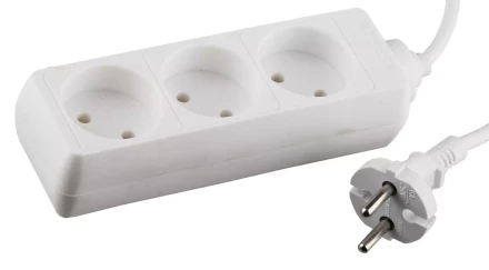 Удлинитель СВЕТОЗАР электрический: 3 гнезда, евророзетка, макс.мощность1500Вт, сеч. провода 0,75 кв.мм, 2м SV-55031-2 купить в Нижневартовске