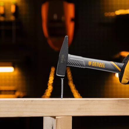 Молоток слесарный, 200 г Denzel, кованый, фибергласовая рукоятка c TPR покрытием 10482 купить в Нижневартовске