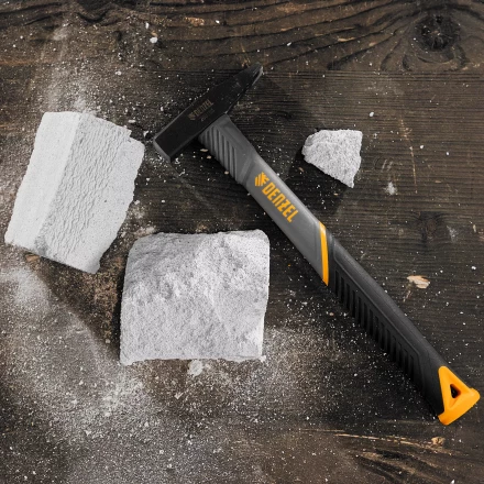 Молоток слесарный, 200 г Denzel, кованый, фибергласовая рукоятка c TPR покрытием 10482 купить в Нижневартовске