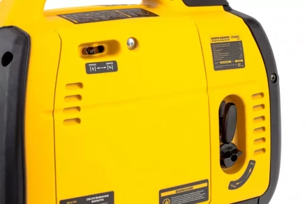 Генератор инверторный GT-2200iS, 2.2 кВт, 230 В, бак 4 л, закрытый корпус, ручной старт Denzel 94702 купить в Нижневартовске