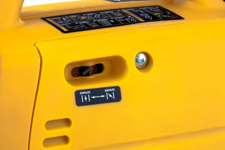 Генератор инверторный GT-2200iS, 2.2 кВт, 230 В, бак 4 л, закрытый корпус, ручной старт Denzel 94702 купить в Нижневартовске