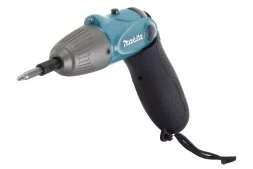 Отвертка Makita 6723DW с набором бит в кейсе