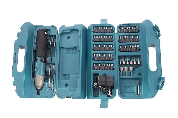 Отвертка Makita 6723DW с набором бит в кейсе купить в Нижневартовске