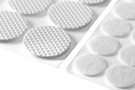 Набор STAYER "COMFORT": Накладки самоклеящиеся на мебельные ножки, 98 шт, белые 40917-H98 купить в Нижневартовске