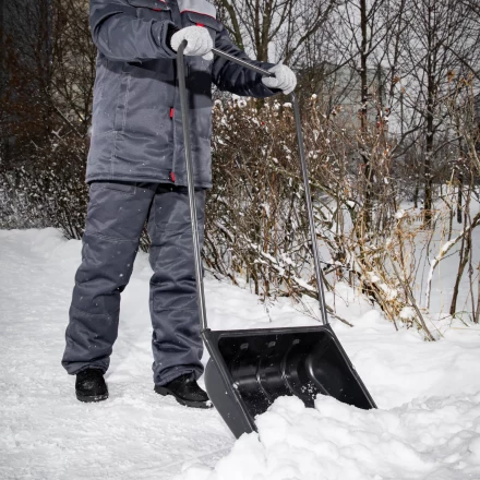 Движок для уборки снега пластиковый Сибртех, 570 х 470 х 1300 мм, стальная рукоятка, Россия, 615925 купить в Нижневартовске