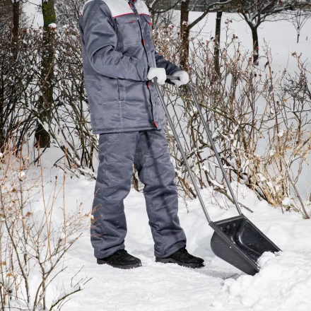 Движок для уборки снега пластиковый Сибртех, 570 х 470 х 1300 мм, стальная рукоятка, Россия, 615925 купить в Нижневартовске