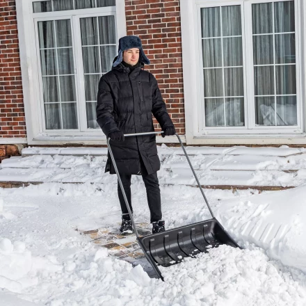 Движок для уборки снега пластиковый Сибртех, 695 х 540 х 1460 мм, стальная рукоятка, Россия 615935 купить в Нижневартовске