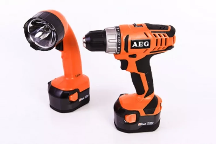 Аккумуляторная дрель AEG BS 12 G2 NC-142 CF 443769 купить в Нижневартовске