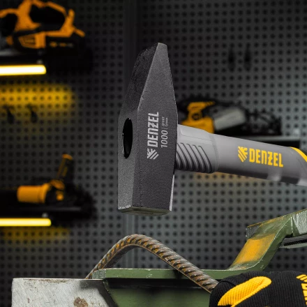 Молоток слесарный, 1000 г Denzel, кованый, фибергласовая рукоятка c TPR покрытием 10490 купить в Нижневартовске