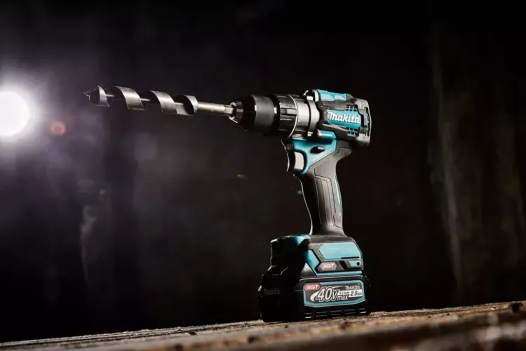Аккумуляторная дрель-шуруповерт Makita XGT DF001GD201 купить в Нижневартовске