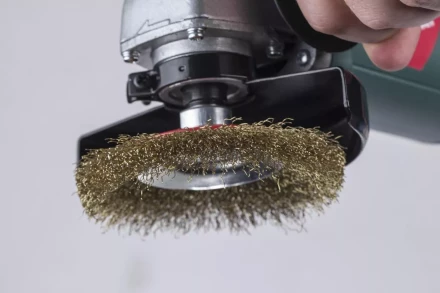 Кордщетка HAMMER тарелка 125мм для УШМ гофрированная латунированная сталь (207-108) купить в Нижневартовске