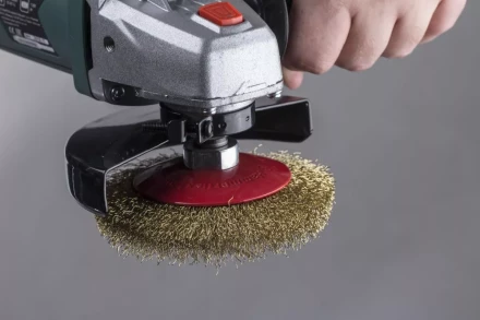 Кордщетка HAMMER тарелка 125мм для УШМ гофрированная латунированная сталь (207-108) купить в Нижневартовске