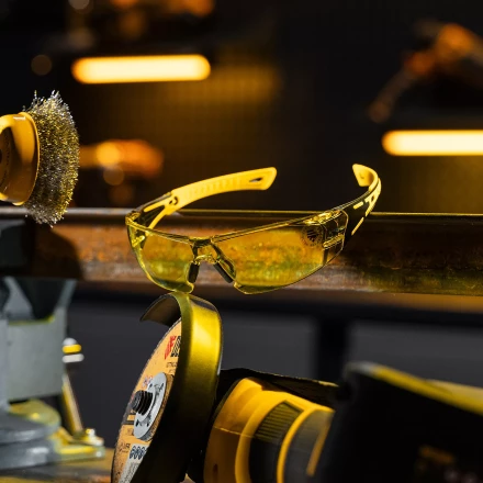 Очки защитные открытые Denzel 89192, поликарбонатные, желтая линза, 2х комп.дужки купить в Нижневартовске