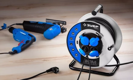 Удлинитель ЗУБР "ПРОФИ" на металл катушке, КГ 3х1,5кв мм, морозостойкий, 4 гнезда, IP44, макс мощность 3500Вт, 50м 55085-50 купить в Нижневартовске