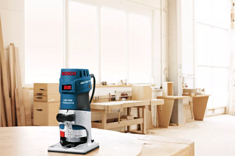 Фрезер кромочный Bosch GKF 600 0.601.60A.100 в кейсе купить в Нижневартовске