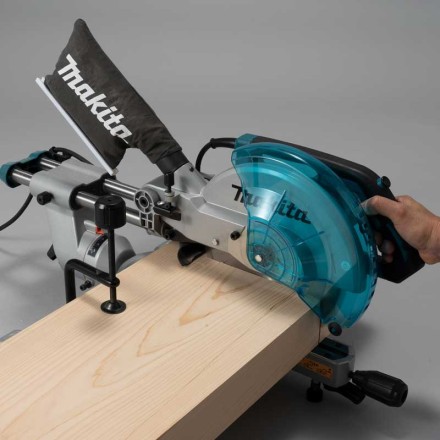 Торцовочная пила с протяжкой 1450Вт 260мм Makita LS1110F купить в Нижневартовске