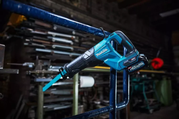 Аккумуляторная сабельная пила Makita XGT JR001GZ (без АКБ и ЗУ) купить в Нижневартовске