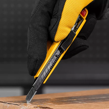 Нож Denzel, 9 мм, сменное лезвие, SK4, алюминиевый корпус, торцевой зажим, 78901 купить в Нижневартовске