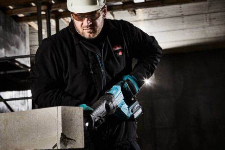 Аккумуляторная сабельная пила Makita XGT JR001GM201 купить в Нижневартовске