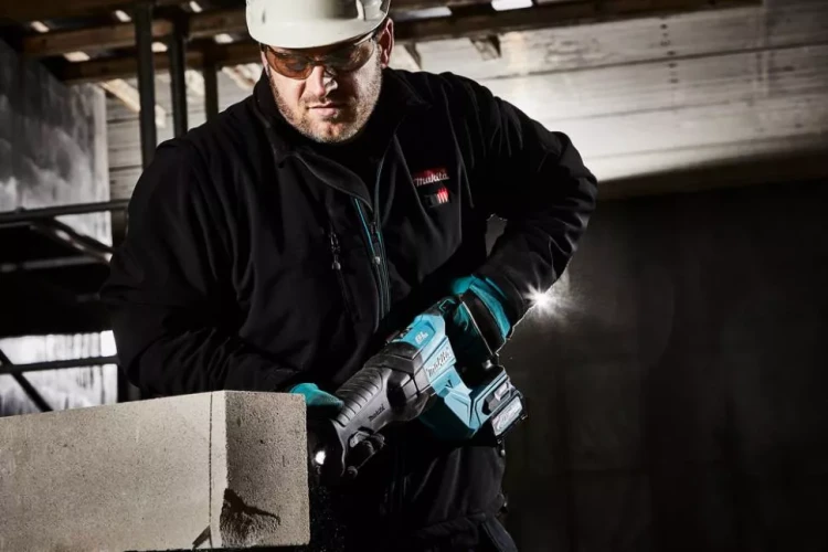 Аккумуляторная сабельная пила Makita XGT JR001GM201 купить в Нижневартовске