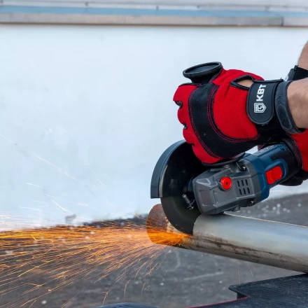 Угловая шлифмашина аккумуляторная бесщеточная КВТ GB-20-125 с оснасткой до 125 мм (102595) купить в Нижневартовске