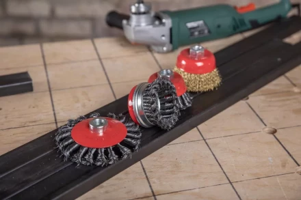 Кордщетка HAMMER тарелка 115мм для УШМ витая сталь (207-112) купить в Нижневартовске