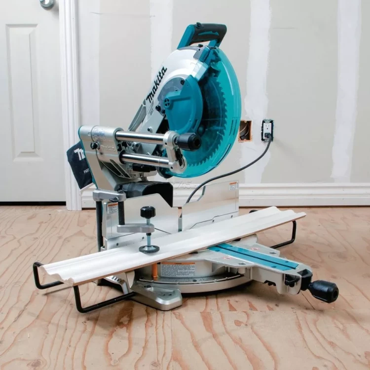 Пила торцовочная Makita LS1219L купить в Нижневартовске