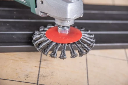 Кордщетка HAMMER тарелка 125мм для УШМ витая сталь (207-113) купить в Нижневартовске