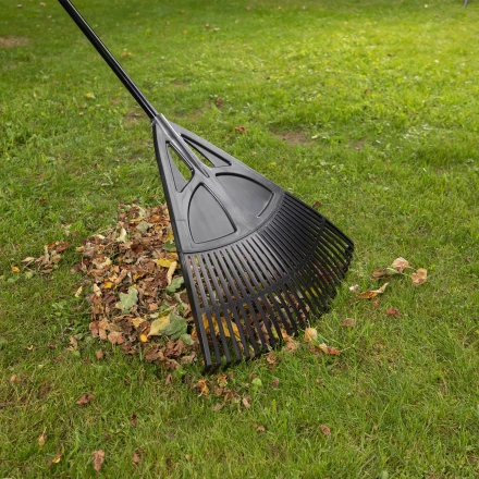 Грабли веерные пластиковые, 620 х 1750 мм, 27 плоских зубьев, алюминиевый черенок, Россия, Palisad 61806 купить в Нижневартовске