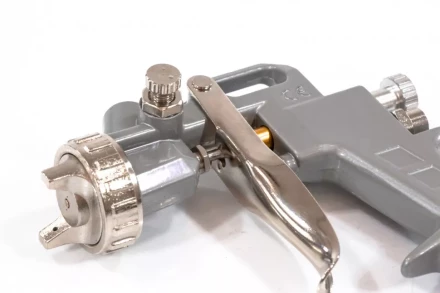 Пневматический краскопульт с верхним бачком V=1,0 л + сопла диаметром 1.2, 1.5 и 1.8 мм  MATRIX 57315 купить в Нижневартовске