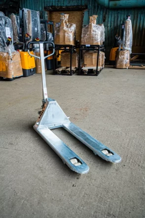 Тележка гидравлическая оцинкованная 2500 кг 1150 мм нейлоновые колеса XILIN BFG 1025410 купить в Нижневартовске