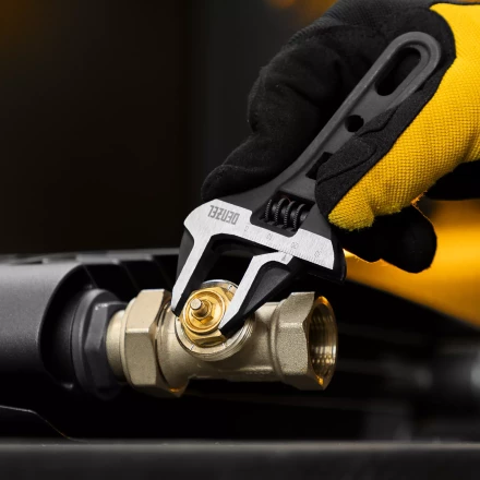 Ключ разводной Denzel 135 мм, CrV, кованый, укороченная рукоятка 15752 купить в Нижневартовске