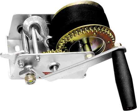 Лебедка шестеренчатая тяга - 0.8 т ленточная  MATRIX 522715 купить в Нижневартовске