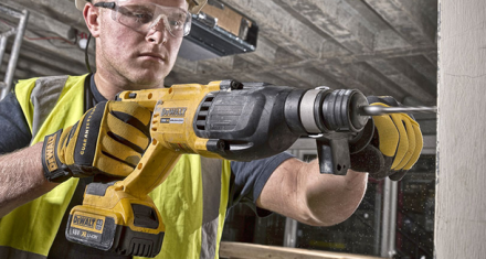 Перфоратор аккуммуляторный DeWalt DCH 133 N купить в Нижневартовске