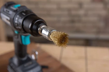 Кордщетка HAMMER кисть 25мм для дрели гофрированная латунированная сталь (207-210) купить в Нижневартовске