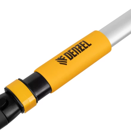 Щетка-сметка со скребком, телескоп, поворотная голова, 750-1120 мм Denzel 55326 купить в Нижневартовске