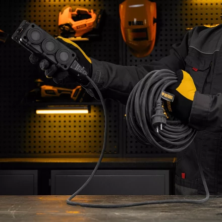 Удлинитель-шнур силовой Denzel Top Series, КГТТ, 20м, 3 розетки, 3 x 1,5 мм, 3 м 37422 купить в Нижневартовске