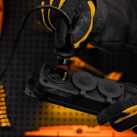 Удлинитель-шнур силовой Denzel Top Series , КГТТ, 20м, 3 розетки, 3 x 2,5 мм, 3 м 37423 купить в Нижневартовске