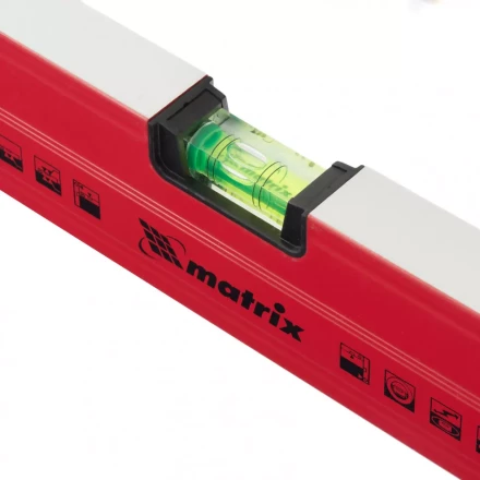 Уровень алюминиевый магнитный 2000 мм фрезерованный 3 глазка 1 зеркальный усиленный  MATRIX 34720 купить в Нижневартовске