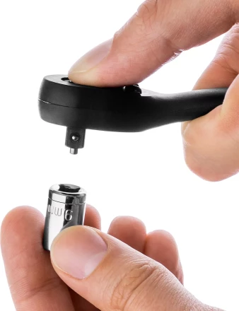 Трещотка для торцовых головок KRAFTOOL "EXPERT", Сr-V сталь, 72 зубца, пластиковое покрытие, 1/4" 27796-1/4_z02 купить в Нижневартовске