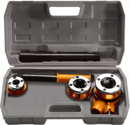 Набор клуппов 1/2"-3/4"-1"+ плашкодержатель с трещоткой, 6 предм  SPARTA 773335 купить в Нижневартовске