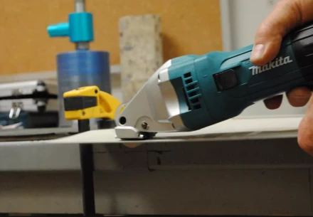 Шлицевые ножницы по металлу Makita JS1601 купить в Нижневартовске