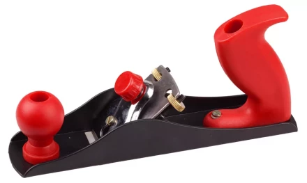 Рубанок ЗУБР "МАСТЕР" металлический, с регулируемым лезвием, 44х235мм 18640-23 купить в Нижневартовске