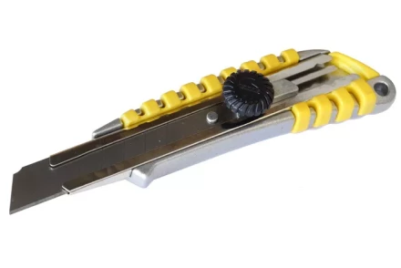 Нож со сменным лезвием 18 мм металлический корпус Энкор 9670 9670 купить в Нижневартовске