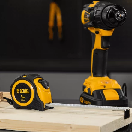 Рулетка Denzel  5м х 25мм, обрезиненный корпус, автоматическая фиксация, 31552 купить в Нижневартовске