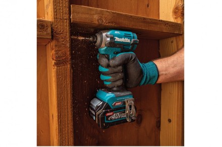Бесщеточный 40V ударный шуруповерт (импакт) Makita TD003GA201 купить в Нижневартовске