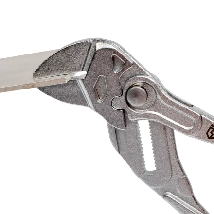 Клещи переставные — гаечный ключ КВТ 180 мм с кнопочной самофиксацией (82147) купить в Нижневартовске