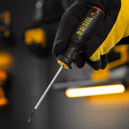 Отвертка, PH0х75 мм, S2, 3к рукоятка Denzel 121717 купить в Нижневартовске