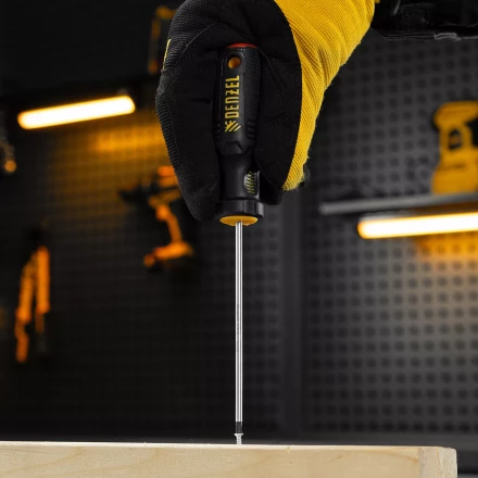 Отвертка, PH0х100 мм, S2, 3к рукоятка Denzel 121727 купить в Нижневартовске